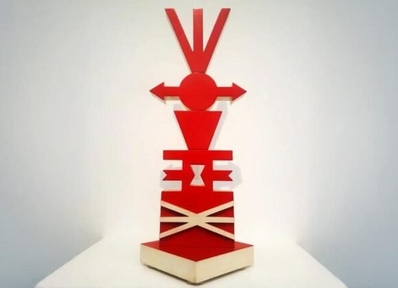 Torre Vermelho com inspiração nos totens de Rubem Valentim e religiões afro-brasileiras
