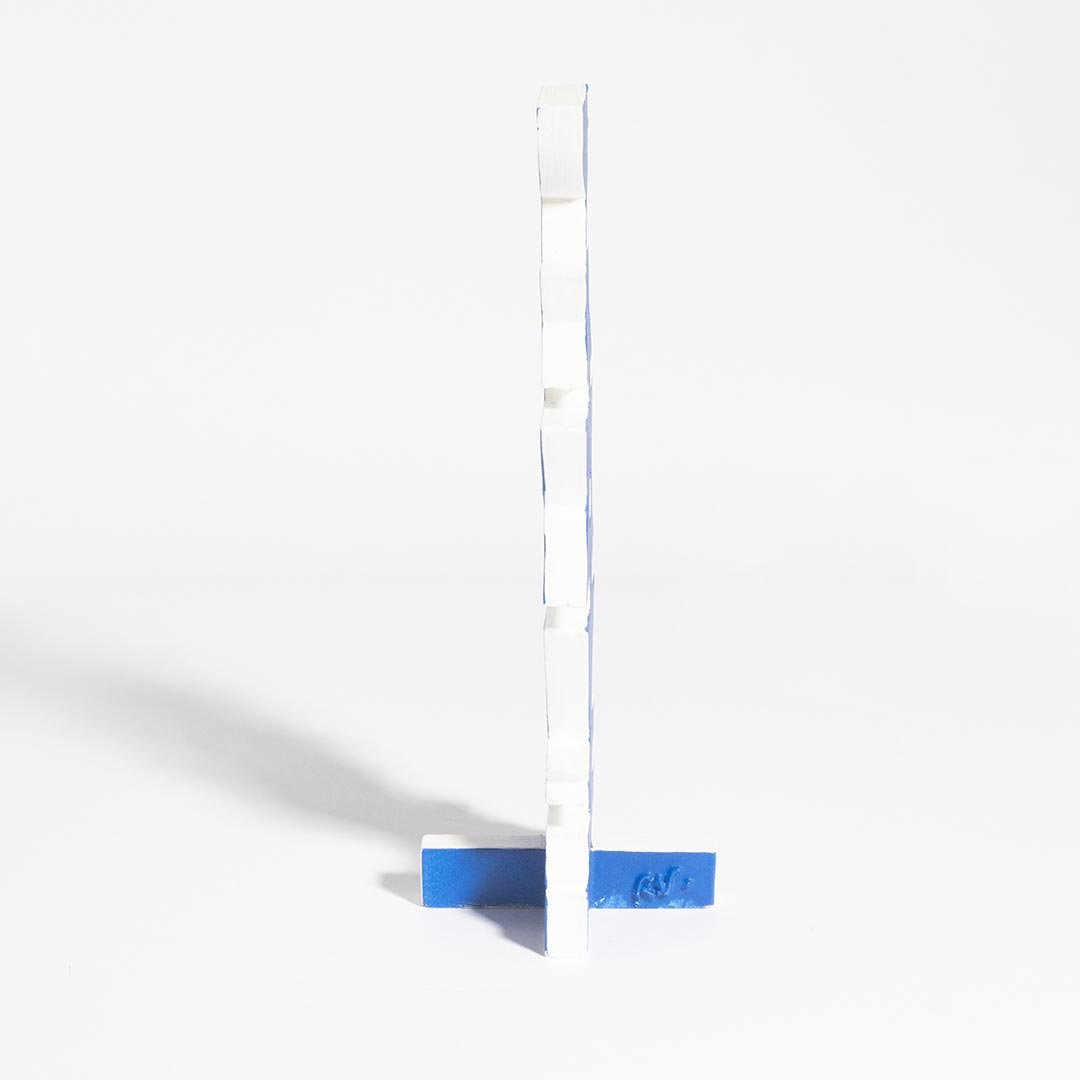 Escultura Torre Azul I recriação tridimensional obra Rubem Valentim concretismo espiritualidade afro-brasileira totem